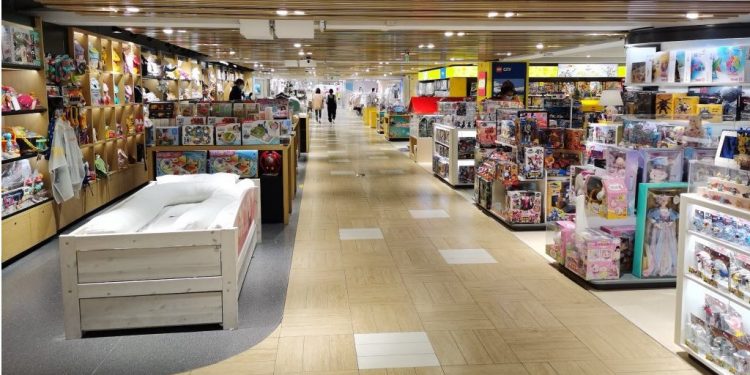 不查驗核酸了,北京西單商場里卻空空如也(圖片來源:網絡)