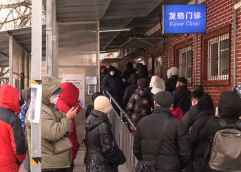 中国染疫人数爆增 医师一语道破真相