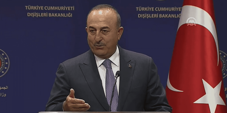圖中為土耳其外交部長卡夫索格魯（Mevlüt Çavuşoğlu）（圖：土耳其外交部長推特視頻截圖）