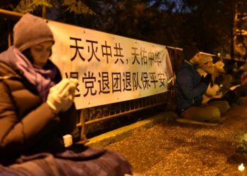新年之際 法輪功學員在中共駐斯洛伐克大使館前和平抗議