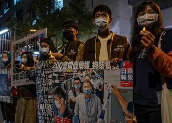 馬克對黎智英的《國安法》案感到悲觀，並指《蘋果》的倒下象徵香港已被中共徹底摧毀。 （圖片：Lam Yik Fei/Getty Images/希望之聲合成)