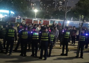 中共恐懼「流民」？深圳出動警察保安驅散失業者（視頻）