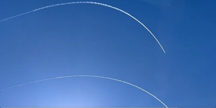 美國戰鬥機擊落中共間諜氣球(圖片來源:視頻截圖)