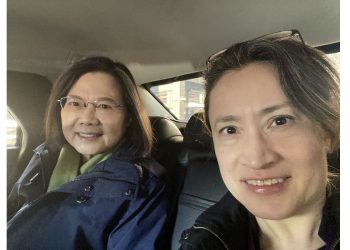 中共二次制裁蕭美琴 矢板明夫：黔驢技窮了。圖為台灣總統蔡英文（左）和台灣駐美代表蕭美琴（圖片：蕭美琴推特）