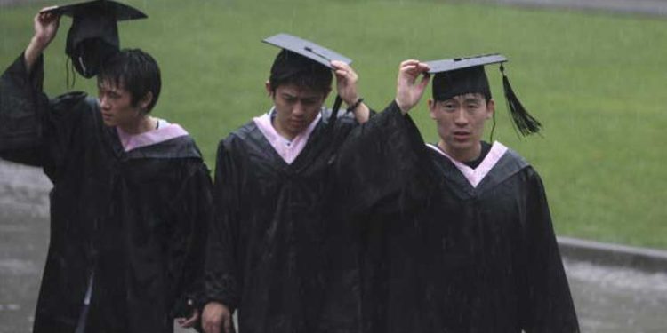 中國再現裁員潮 大學生遇“史上最難就業季” (圖片:China Photos/Getty Images)