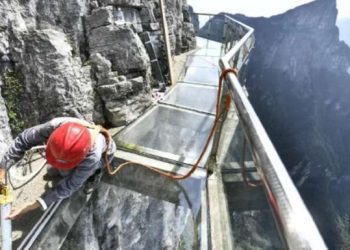 令人痛心！天門山集體跳崖者身份曝光 活得如此難如此累（組圖）