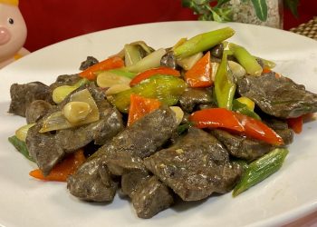 【梁廚美食】青蒜炒牛肝/ 玉竹黨參煲鯊魚軟骨湯/鹹水角