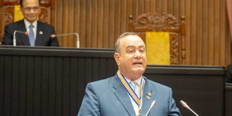 危地馬拉總統賈馬太(Alejandro Eduardo Giammattei Falla)率團訪台,25日赴臺灣的立法院發表演說。 (截圖自臺灣的立法院長游錫堃臉書)