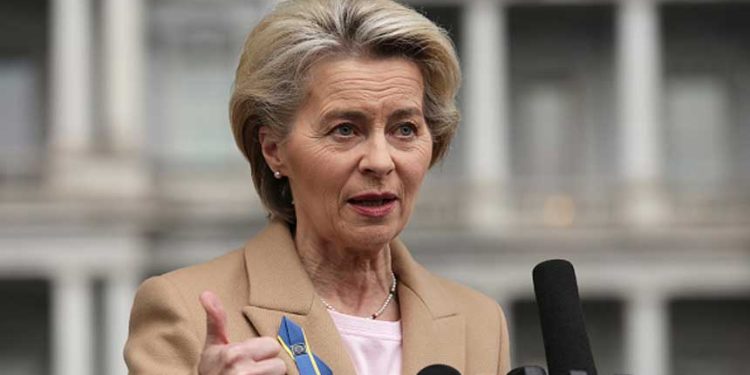 歐盟委員會主席馮德萊恩(Ursula von der Leyen)在歐洲議會大會上呼籲台海和平,強力反對片面改變現狀。 (圖片:Alex Wong/Getty Images)