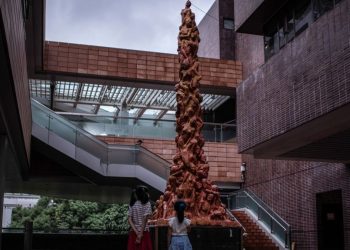 國安法實施後，佇立港大校園逾20年的國殤之柱於2021年12月被移除。圖片拍攝於2021年10月。（Getty Images圖片）
