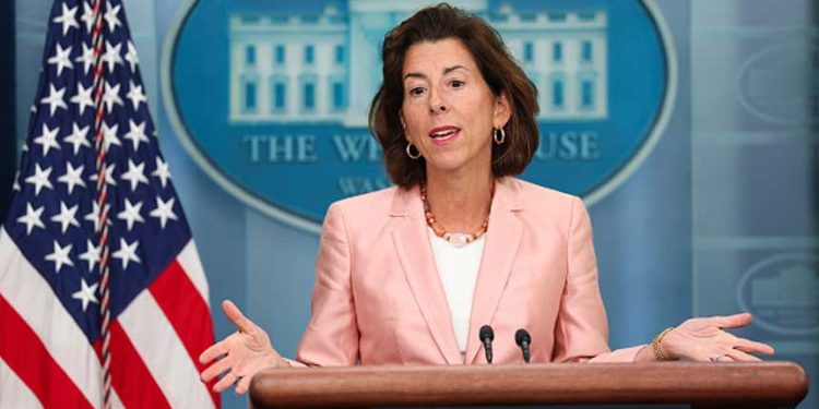 美國商務部長雷蒙多(Gina Raimondo) (圖片: Kevin Dietsch/Getty Images)