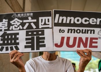 【香港要聞】記憶抹不走 它將在台公演；判罪成 男生當庭崩潰；出逃？馮小剛脫手豪宅