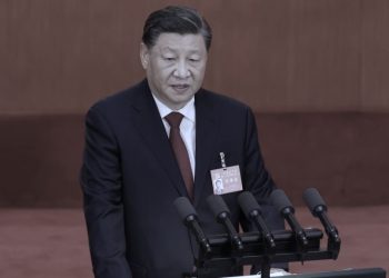 政治局現異常 習近平一錘定音？評論指習權正受巨大挑戰