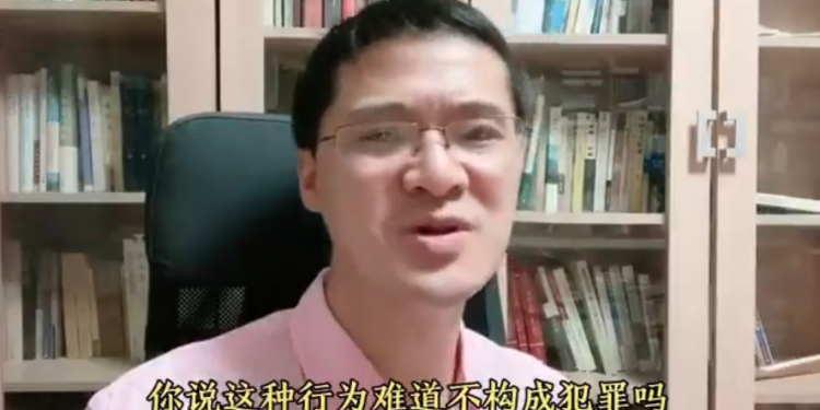 羅翔政法大學致辭:如果世界接受不了我們的理想…..。圖為羅翔(視頻截圖)