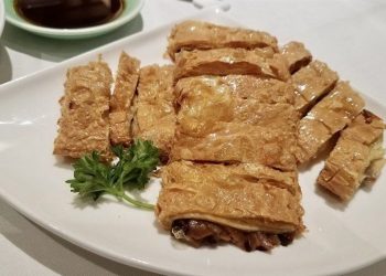 【梁廚美食】脆皮素鵝/黑蒜頭秀珍菇燉全雞湯
