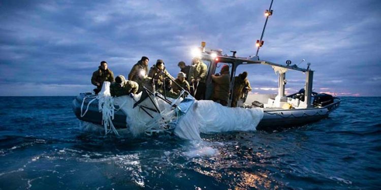 美解密中共間諜氣球調查結果 專家析美用意 (圖片:Petty Officer 1st Class Tyler Thompson/U.S. Navy via Getty Images)