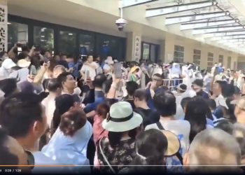 西安當局怕了！大雁塔緊急關閉 大唐不夜城取消演出（視頻）
