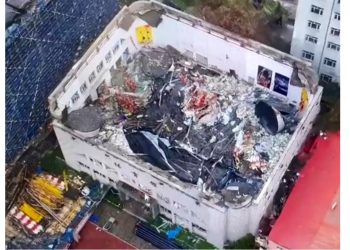 驚悚！齊齊哈爾中學體育館樓頂坍塌 10餘人被埋 生死不明（組圖）