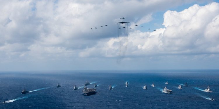 美國防部長會晤巴布亞新幾內亞總理 ，為中共可能在臺海、南中國海發起戰爭進行戰略佈局。（圖片來源：美第七艦隊）