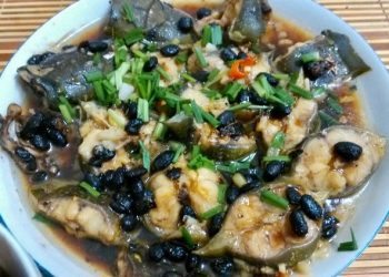 【梁廚美食】咸柑橘欖豉蒸塘蝨魚/木耳蘋果粟米西施骨湯/豆瓣醬肉末燒海帶