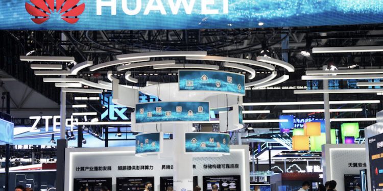 FUZHOU, CHINA - JULY 23: People visit Huawei booth during the achievements exhibition for the 5th Digital China Summit at Fuzhou Strait International Conference and Exhibition Center on July 23, 2022 in Fuzhou, Fujian Province of China. (Photo by Zheng Shuai/VCG via Getty Images)