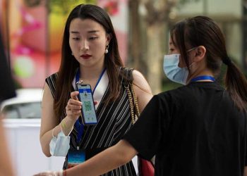 上海宣布疫情健康碼升級為城市碼 民嘲： “零件定位器”