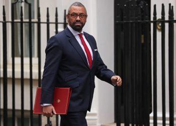 【香港要聞】秦剛消失竟影響英外相訪華？大地產商「失蹤」 官地流標；海外論壇探討港未來