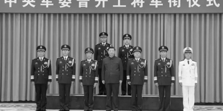 習近平授予火箭軍新任司令員王厚斌、火箭軍政治委員徐西盛上將軍銜