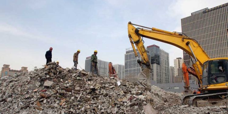 1.5萬億化解地方債務 公務員裁減兩成 能否解中國經濟危機的燃眉之急? (圖片:Lintao Zhang/Getty Images)
