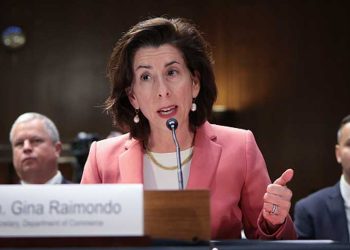 美商務部長雷蒙多（Gina Raimondo） (圖片： Win McNamee/Getty Images)