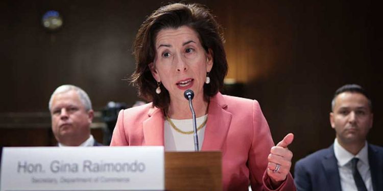 美商務部長雷蒙多(Gina Raimondo) (圖片: Win McNamee/Getty Images)