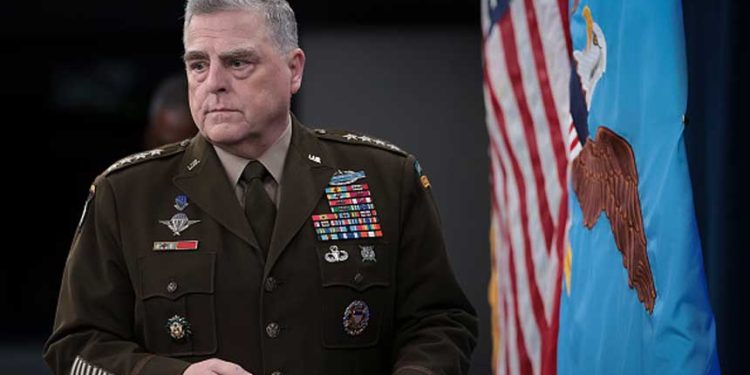 美國參謀長聯席會議主席馬克•米利(Mark Milley)將軍表示,烏克蘭軍方已突破首條防線,正在向戰略重鎮托克馬克方向擴大攻勢。 (圖片:Win McNamee/Getty Images)