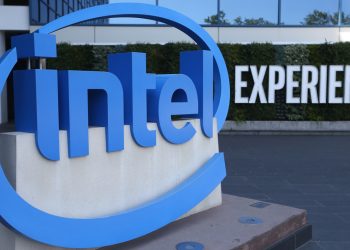 全球半導體大廠英特爾（Intel Corporation）在官網發布多語言版本公告，禁止供應商使用來自新疆的產品。圖為加州英特爾總部。（Getty Images）