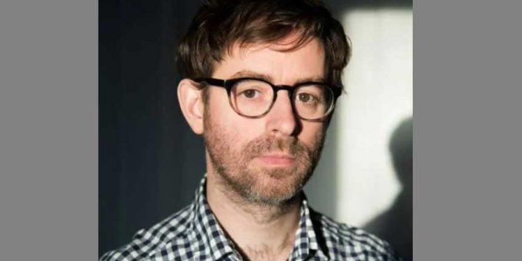 美國獨立攝影記者 Matthew Connors 兩度來港被拒入境。（massart.edu 網站圖片/希望之聲合成）