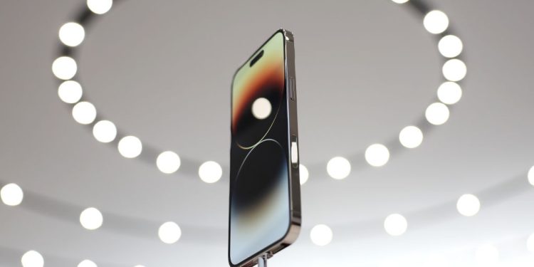 隨著智能手機行業衰落，iPhone擴大主導地位 ( Justin Sullivan/Getty Images)