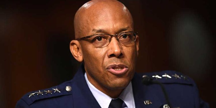 美軍參謀長聯席會議主席的空軍參謀長查爾斯•布朗(Charles Brown)上將 (圖片:Kevin Dietsch-Pool/Getty Images)