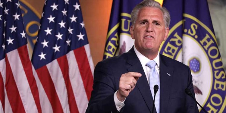 美國眾議院議長麥卡錫（Kevin McCarthy）7日在訪問東京期間呼籲美國與盟友合作，要減少對中國產品的依賴。 (圖片： Alex Wong/Getty Images)