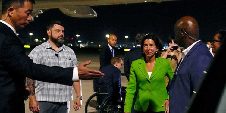 美国商务部长雷蒙多（Gina Raimondo）在本周对中访问期间表示，美国公司开始认为中国「无法投资」。 (图片：Andy Wong-Pool/Getty Images)