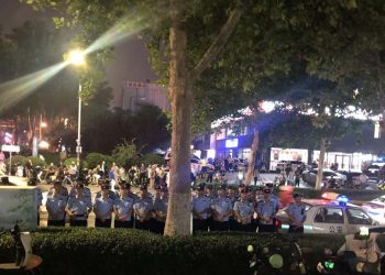 融創濟南樓盤爛尾 抗議者遭維穩 業主求聲援：絕不會跪下