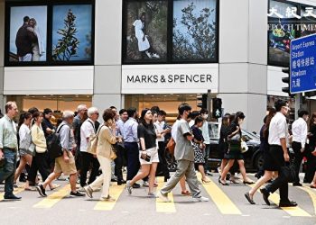 香港現政府冶下的成積令六成多市民對政治缺乏興趣,  過半專業人士考慮離港 _HK-2023-32【社會譽論】