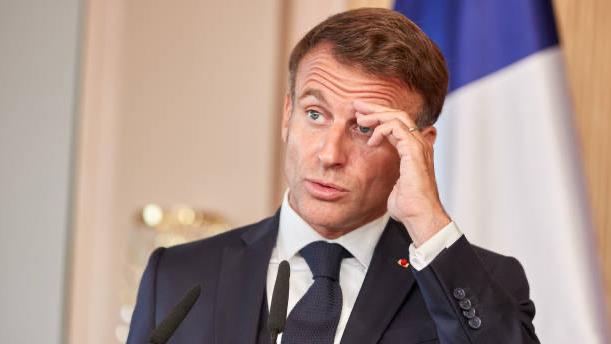 法國《費加洛報》(Le Figaro)專欄作家巴維黑(Nicolas Baverez)在一篇文章中,以斗大標題寫道:《法國外交處於腦死狀態》,批評法國外交策略堪稱走進死胡同、效能低下。(Photo by Georg Wendt/Getty Images)