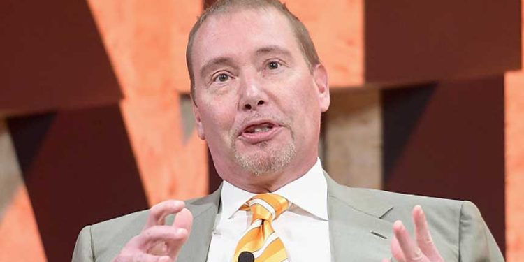 有「新債王」之稱的DoubleLine行政總裁岡拉克(Jeffrey Gundlach)預料,美國經濟明年或陷入衰退。 (圖片:Matt Winkelmeyer/Getty Images)