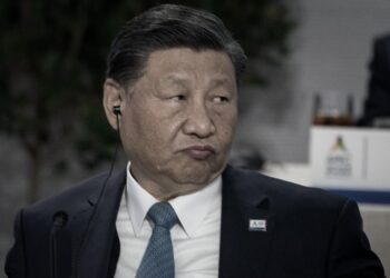 習近平商界講話 中國股市繼續下跌 盤點習近平此行的得失。圖為2023年11月16日，中共黨魁習近平出席舊金山2023年亞太經濟合作組織（APEC）領導人峰會。 (Photo by Kent Nishimura/Getty Images)
