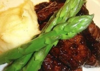 【梁廚美食】蒜味黑椒焗牛柳配南瓜蓉/黑胡椒汁/桃膠鮮百合蓮子紅棗糖水