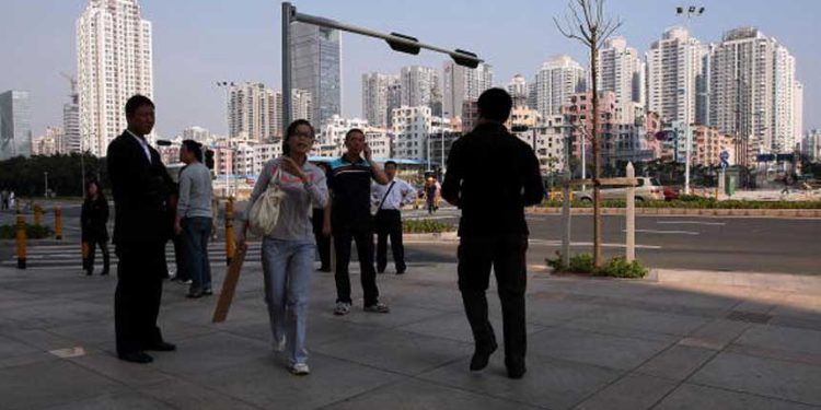 中國70城房價狂跌 二手房掛牌量暴漲 網民:明天會更便宜(圖片:China Photos/Getty Images)