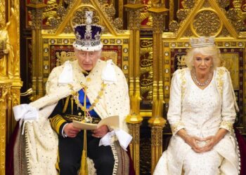 首次以君主身份「御座致辭」 英王查爾斯亮相國會開幕大典