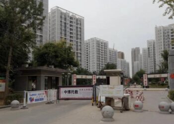 咸陽公租房小區豪車如雲 媒體爆光後…