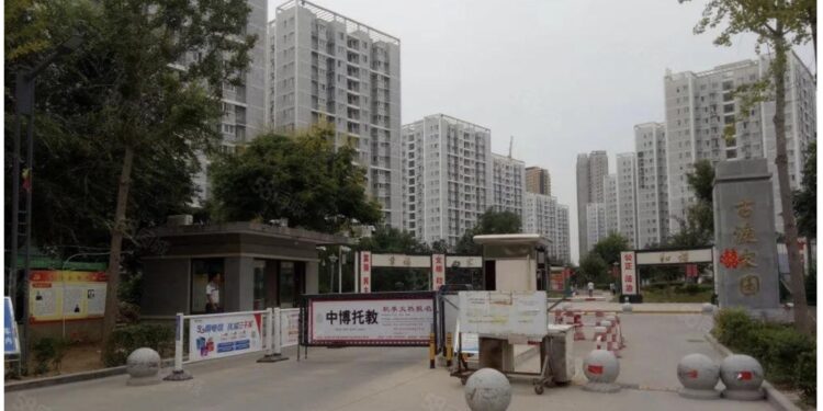 咸陽公租房被挪用 小區內豪車如雲 媒體爆光後豪車集體消失。圖為咸陽古渡家園小區(網絡圖片)