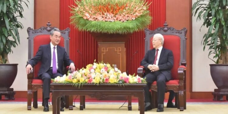 圖為王毅訪問越南時接受越共總書記阮富仲接見(圖片:報導視頻截圖)