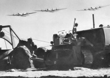 美國空軍 B-29 超級堡壘抵達北機場，1944年（公共領域）